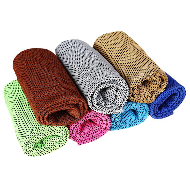 منشفة التبريد الإغاثة الفورية  - مراجعة Camp Towel Microfiber وسعره