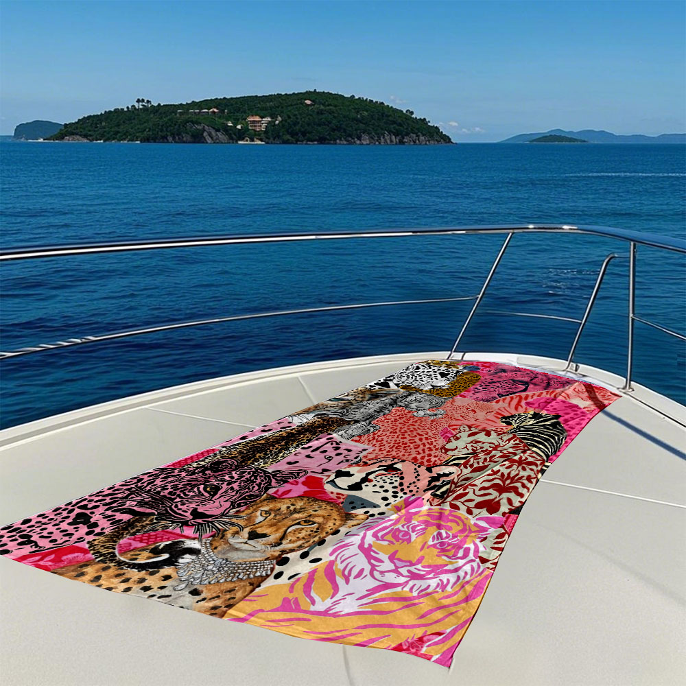 منشفة استحمام سريعة الجفاف من  - مراجعة Camp Towel Microfiber وسعره
