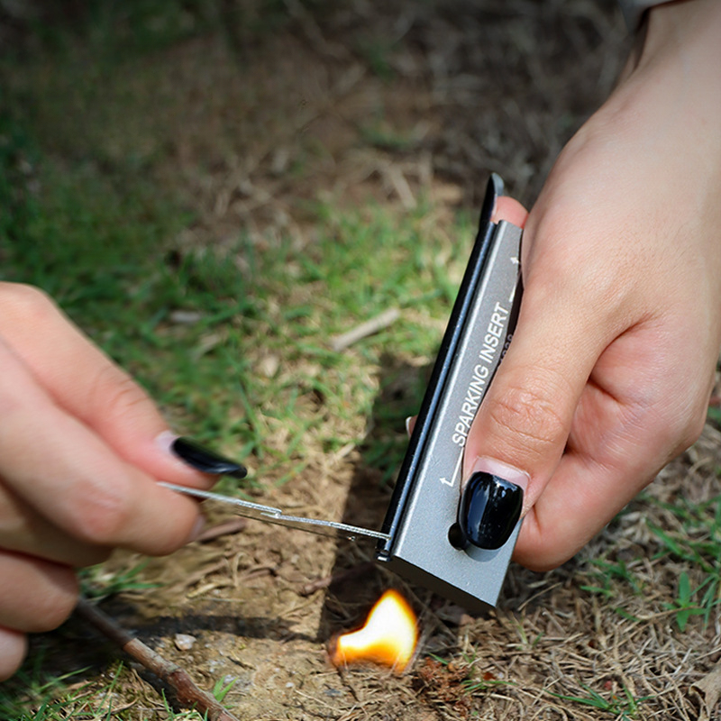 في الهواء الطلق بقاء كتلة المغ - مراجعة Fire Starter Flint وسعره